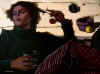 Donna_con_maglione.jpg (323909 byte)
